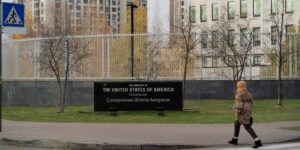 Estados Unidos reabre este jueves su embajada en Kiev tras la amenaza de atentado