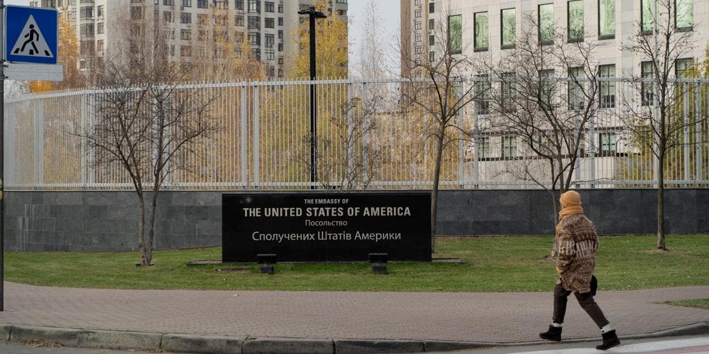 Estados Unidos reabre este jueves su embajada en Kiev tras la amenaza de atentado