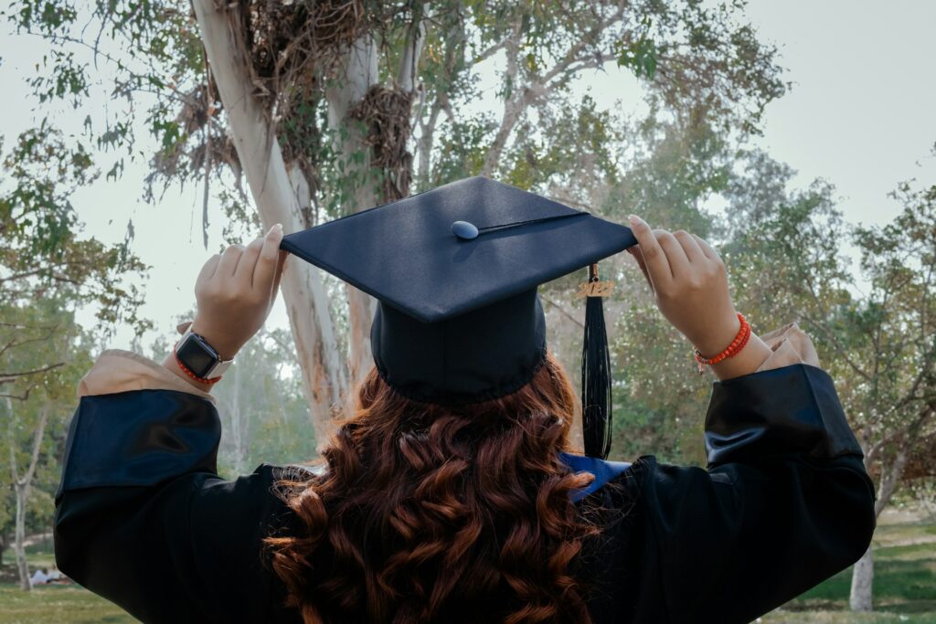 Estas son las cinco carreras universitarias que nadie debería estudiar para 2025, según la IA - AlbertoNews