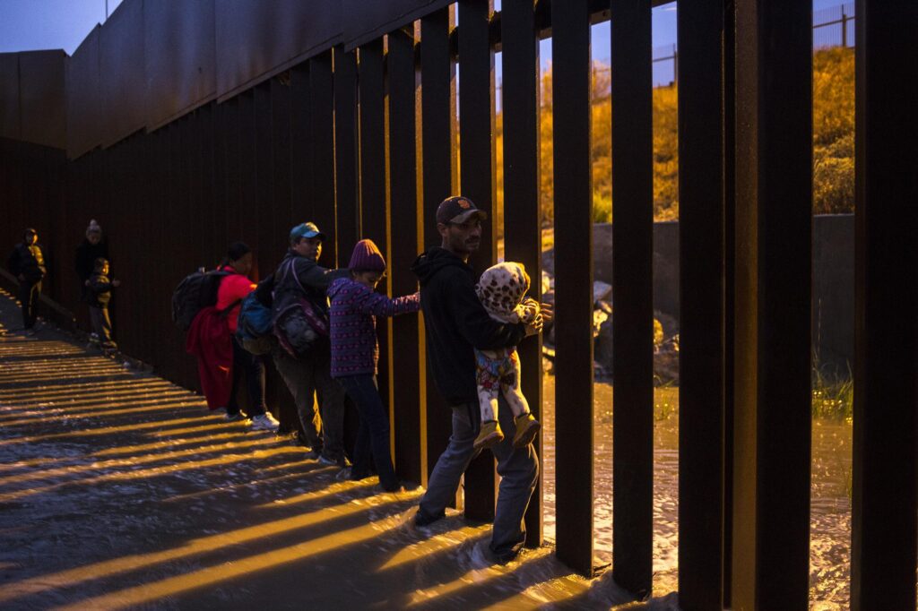Evento ‘Abrazos no muros’ reencuentra a cientos de familias en frontera de México y EE.UU. - AlbertoNews
