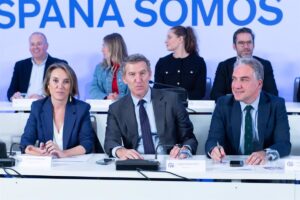 Feijóo mantiene el pulso en la UE contra Ribera dentro de su estrategia para "internacionalizar el desgaste a Sánchez"