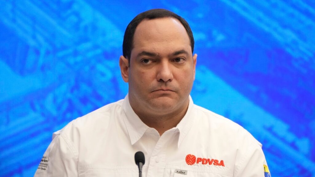 Restauran flujo de gas y energía en oriente. Sigue "asedio" en embajada.