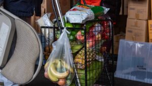 Gasto del consumidor en EEUU aumenta con solidez en octubre; inflación se mantiene elevada