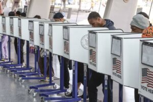 Gran afluencia de votantes en jornada histórica de EEUU