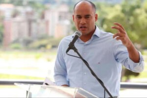 Héctor Rodríguez desmintió que maestros de AVEC deban renunciar