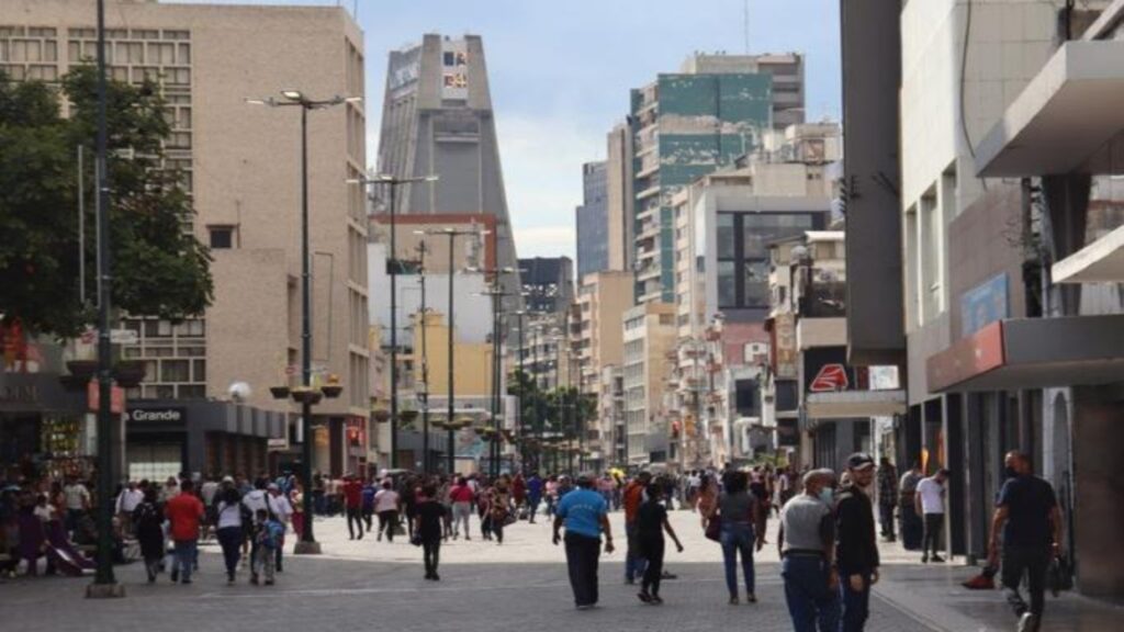 Hinterlaces: 63% de los encuestados opina que los dirigentes que pidieron sanciones deben ser juzgados - Yvke Mundial
