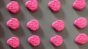 Incautan 130 dosis de droga sintética con el rostro de Pablo Escobar en Calamar, Bolívar