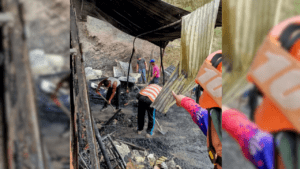Incendio destruye dos viviendas en Carrizal