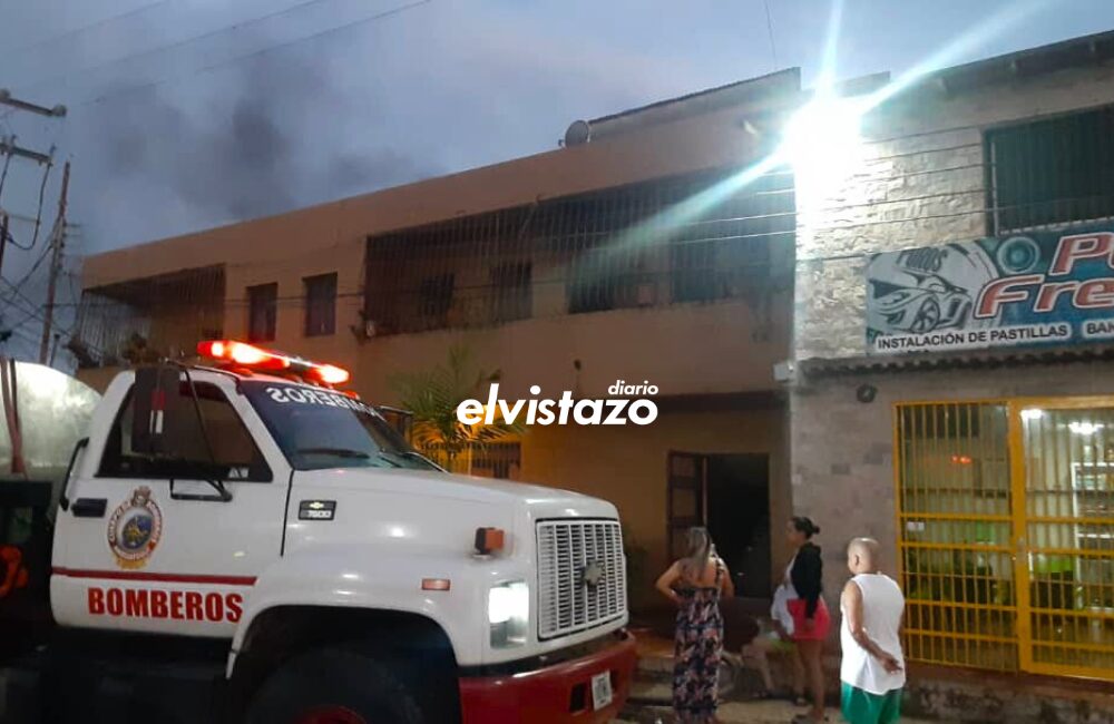 Incendio en edificio de la Av. Rotaria fue controlado por los Bomberos la mañana de este martes