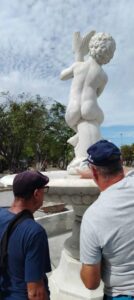 Inspeccionan obra El Niño y El Delfín para su restauración
