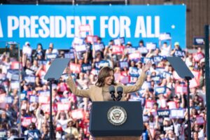 Kamala Harris ejerce su voto por correo