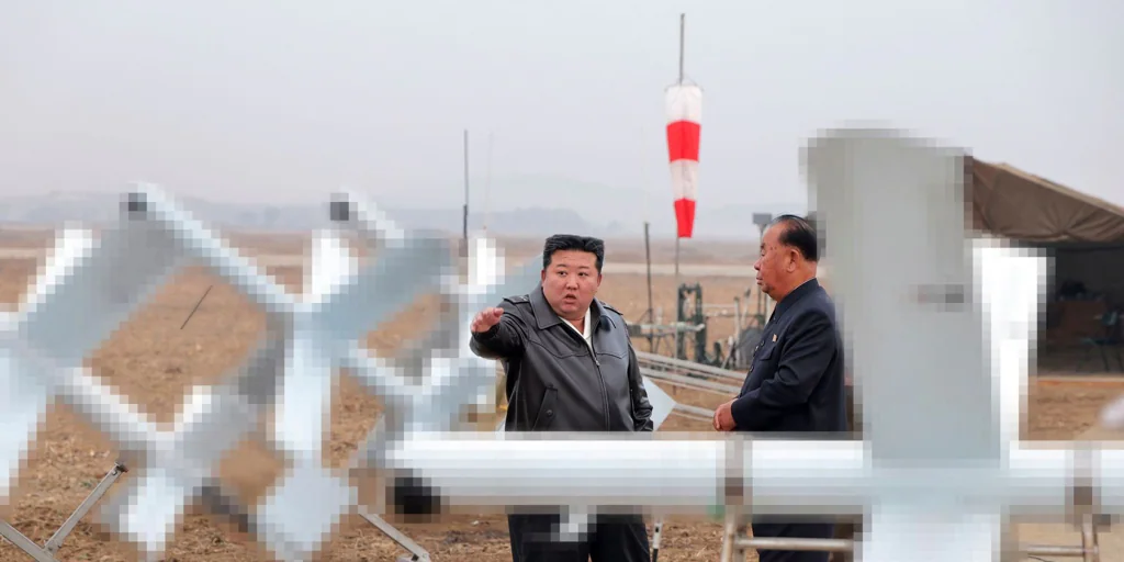 Kim Jong Un ordena priorizar una «producción masiva» de drones kamikaze
