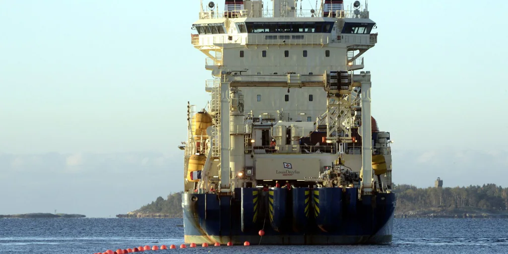 La Armada danesa persigue a un carguero chino en el Báltico sospechoso de la rotura de los cables de comunicación