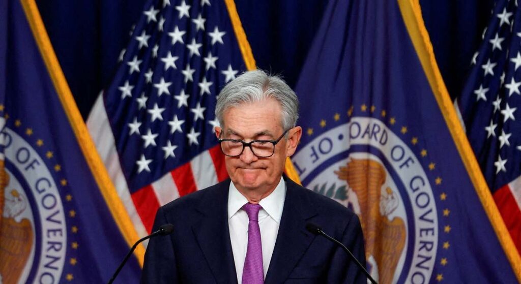 La Fed vuelve a recortar los tipos por segunda vez y Powell evita un 'choque de trenes' con Trump