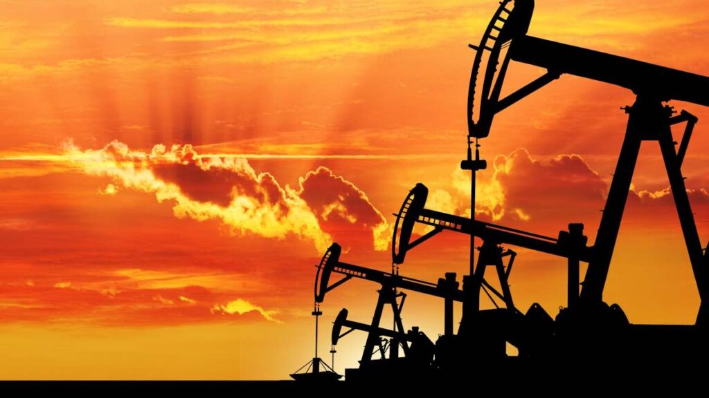 La OPEP+ pospone hasta enero un aumento de la producción de 180.000 barriles diarios