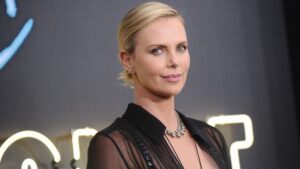 La actriz Charlize Theron cede su Instagram a joven con VIH para dar voz a este colectivo - AlbertoNews