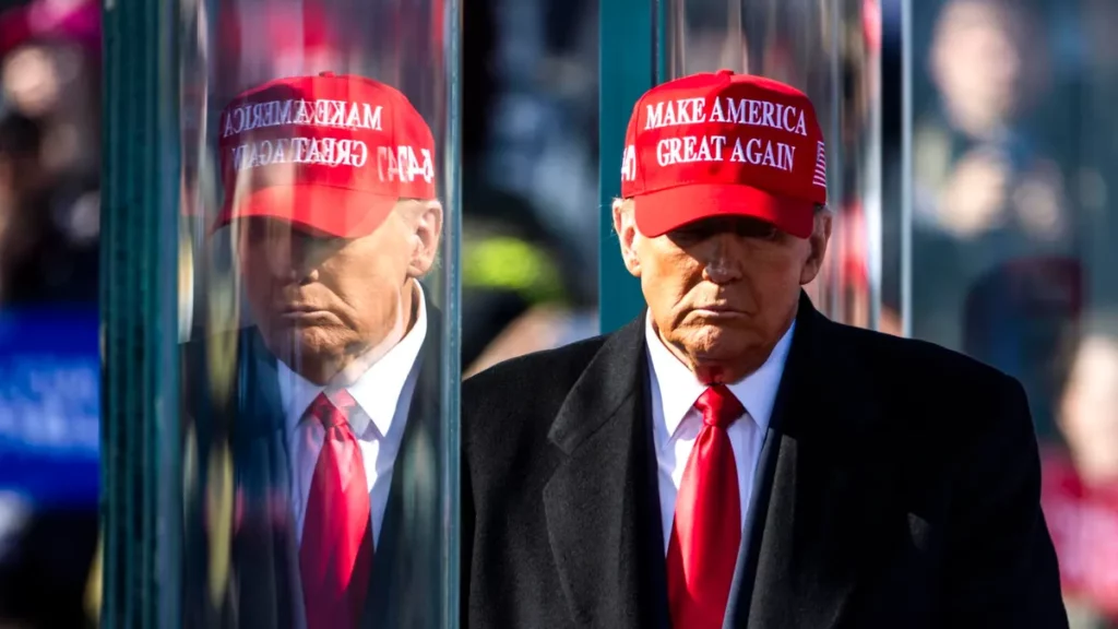 La boina roja y la gorra Maga