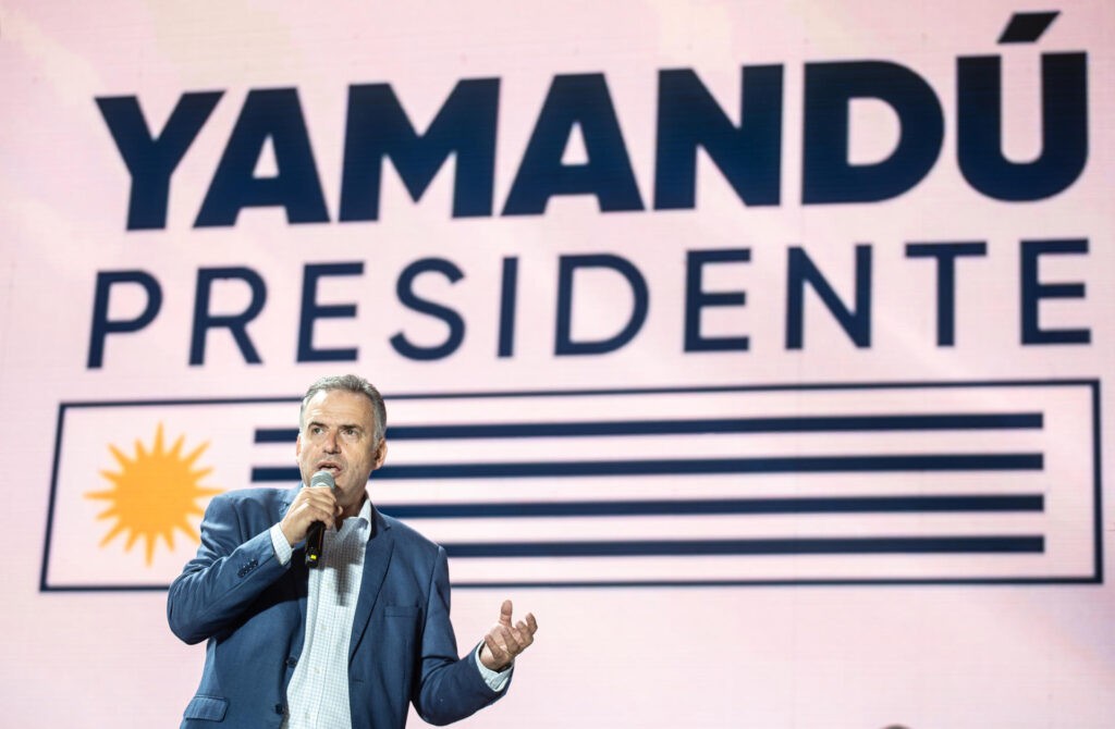 La izquierda retoma el poder en Uruguay: Yamandú Orsi ganó la segunda vuelta presidencial - AlbertoNews