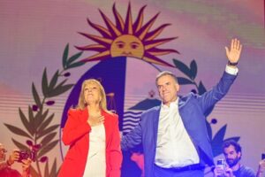 La izquierda vuelve a gobernar Uruguay : IPS Agencia de Noticias