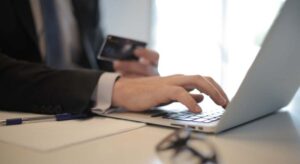 Las empresas de servicios digitales mejoran su facturación y desaceleran la creación de empleo