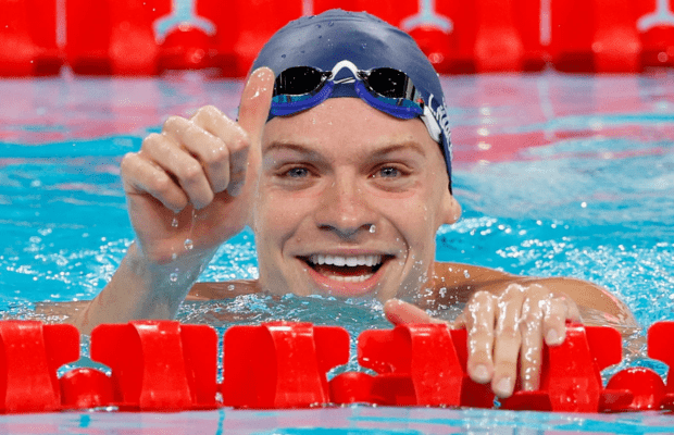 Léon Marchand y Regan Smith batieron récords mundiales en natación