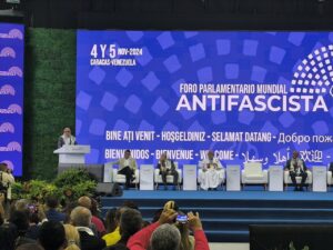 "Levantamos la voz contra una de las peores plagas, el fascismo"