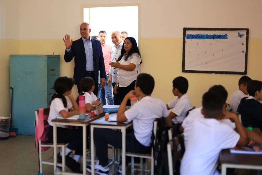 "Papá, llueve más adentro que afuera", es la frase que Alejandro Sequera debe escuchar, cada vez que su representado, de a penas 7 años de edad, llega a casa, porque en el salón donde ve clases, se inunda cada vez que llueve.