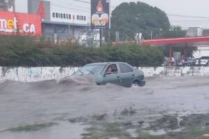 Emergencia en Lara: Lluvias torrenciales dejan inundaciones y caos vial