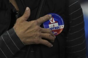 Los demócratas intentan contrarreloj vencer la apatía electoral en California - AlbertoNews
