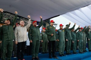 Maduro condenó nuevas sanciones y anunció condecoraciones