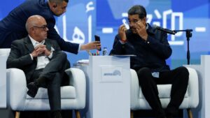 Maduro dice que la "Ley Bolívar" es “basura” y pide a aliados legislar contra quienes la apoyaron