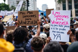 Maduro pide Ley para castigar a los que apoyen sanciones extranjeras
