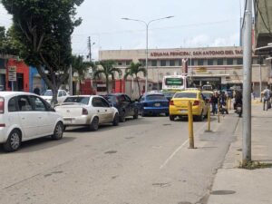 Más de 15 mil vehículos en tránsito pendular por el Simón Bolívar