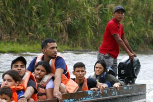 Más de 196.000 migrantes venezolanos cruzaron el Darién este año, afirma presidente de Panamá