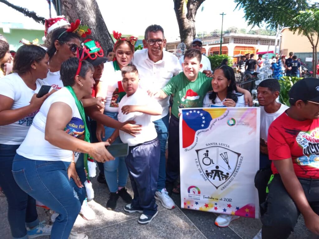 Más de 400 estudiantes participaron el tradicional Parrandón Escolar Navidad Santa Lucía 2024 - Yvke Mundial
