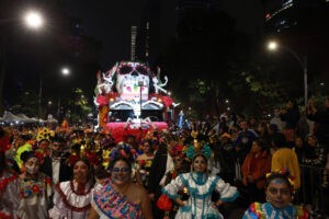 Más de un millón de personas asisten al colorido desfile de Día de Muertos en México - AlbertoNews