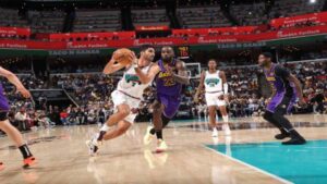 Memphis sobrevivió a los embistes de LeBron