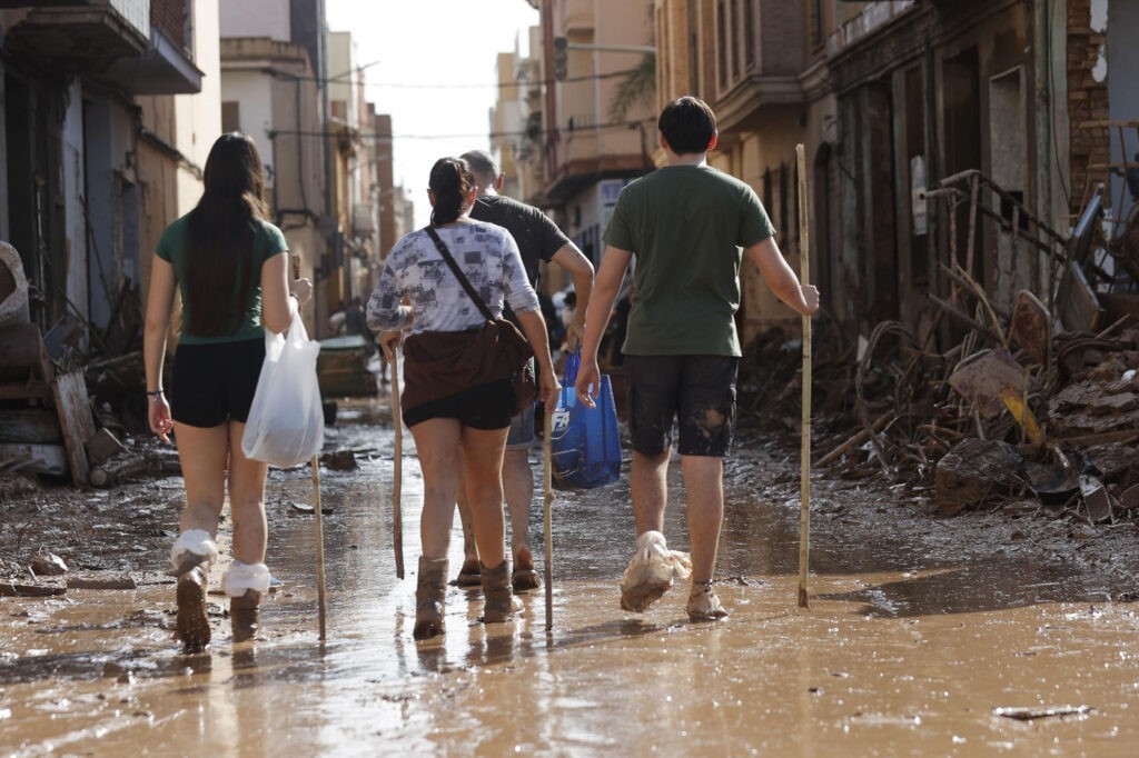 Mensajes virales sobre las inundaciones en España: cuando la desinformación agrava la catástrofe - AlbertoNews