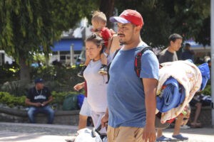 Migrantes venezolanos con cita de asilo en la frontera de México temen que Trump los expulse - AlbertoNews