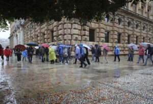 Miles de evacuados, transporte suspendido e inundaciones en otro temporal que azota España