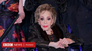 Muere Silvia Pinal, la actriz y gran diva mexicana que persiguió a Buñuel hasta volverse su musa
