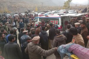 Mueren 27 personas en un accidente de autobús que venía de una boda en Pakistán y solo sobrevive la novia