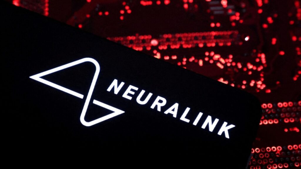 Neuralink, de Musk, iniciará un ensayo de viabilidad con implante cerebral y un brazo robótico