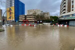 Nuevas tormentas obligan a cerrar escuelas y cancelar trenes en España