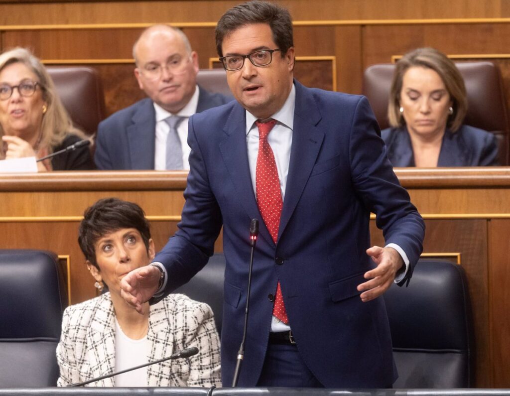 Óscar López dice que no hay "ninguna preocupación" por lo declarado por Aldama y califica a Feijóo de "líder fracasado"