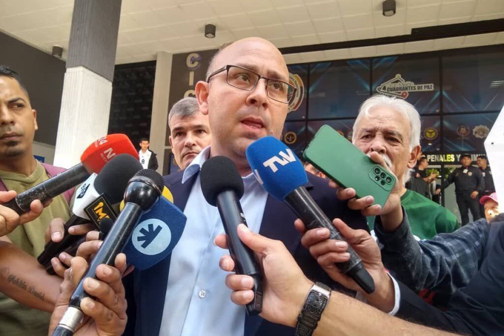 Óscar Murillo, coordinador general de Provea, se retiró de sede del Cicpc tras comparecencia