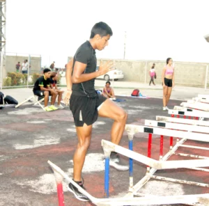 Oscar Rodríguez posible medalla en las vallas
