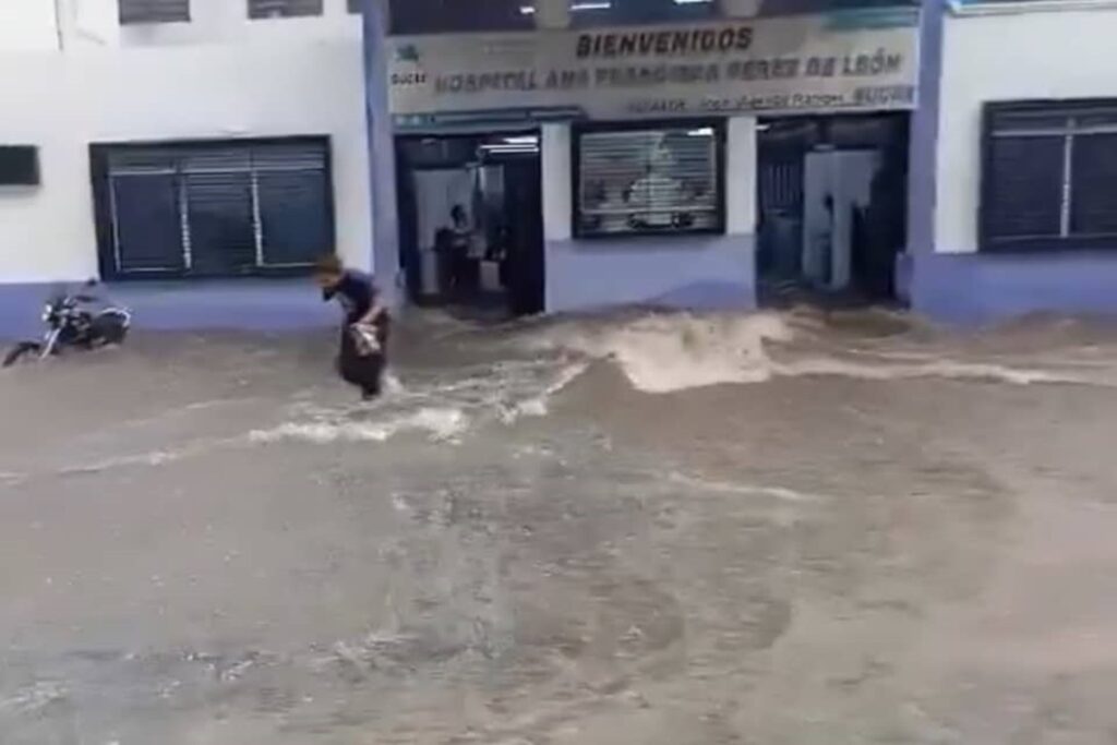 Petare: varias áreas del Hospital Pérez de León se inundaron tras fuertes lluvias