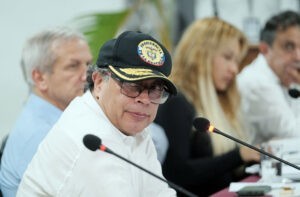 Petro se opone a venta de Monómeros y pide a Maduro reconsiderarlo