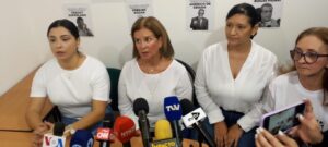 Poder visitarlos y verificar su estado de salud, piden esposas e hijas de Pilieri, Rocha, Superlano y De Grazia